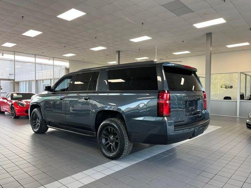 Shadow Gray Metallic 2019 Chevrolet Suburban LT