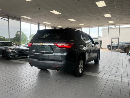 Graphite Metallic 2019 Chevrolet Traverse LT Cloth