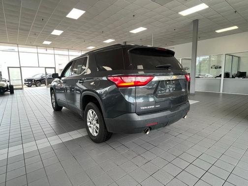 Graphite Metallic 2019 Chevrolet Traverse LT Cloth