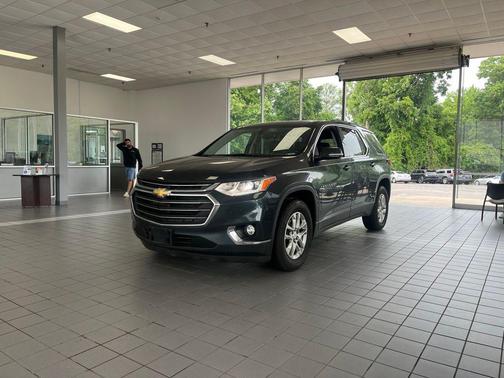 Graphite Metallic 2019 Chevrolet Traverse LT Cloth