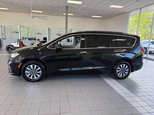 2021 Chrysler Pacifica Hybrid Touring L