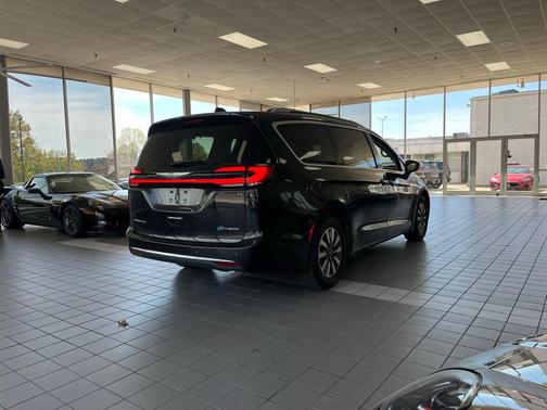2021 Chrysler Pacifica Hybrid Touring L