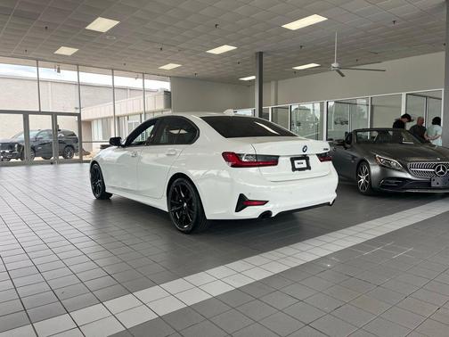 Alpine White 2019 BMW 330 330i