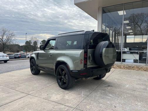 2025 Land Rover Defender 90 P400 X-Dynamic SE