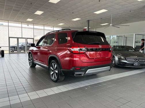 Radiant Red Metallic II 2023 Honda Pilot AWD Elite