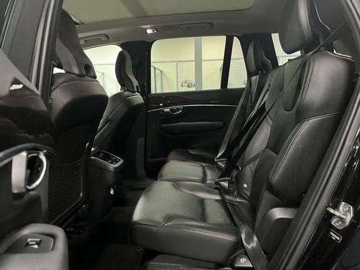 2019 Volvo XC90 T6 Momentum