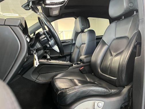 Black 2021 Porsche Macan Macan S