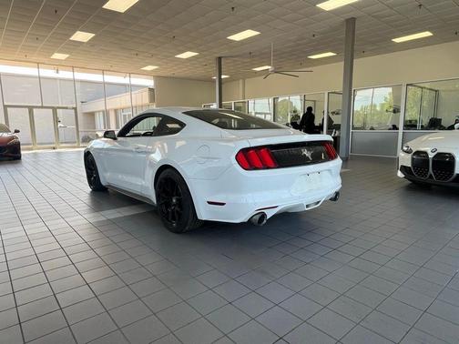 Oxford White 2017 Ford Mustang V6