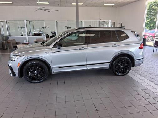 2022 Volkswagen Tiguan 2.0T SE R-Line Black