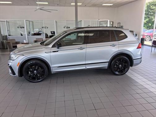 2022 Volkswagen Tiguan 2.0T SE R-Line Black