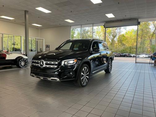 Black 2022 Mercedes-Benz GLB 250 4MATIC