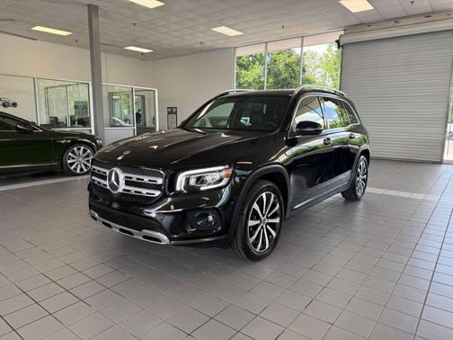 Black 2022 Mercedes-Benz GLB 250 4MATIC