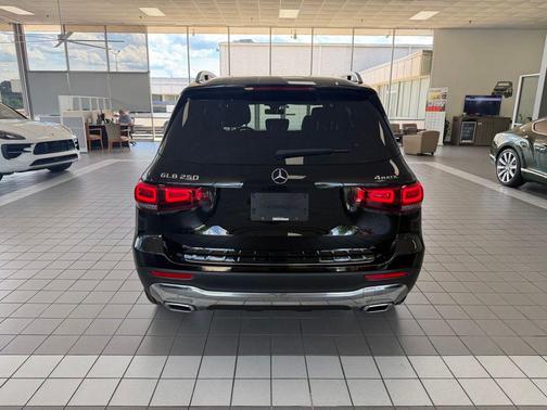 Black 2022 Mercedes-Benz GLB 250 4MATIC