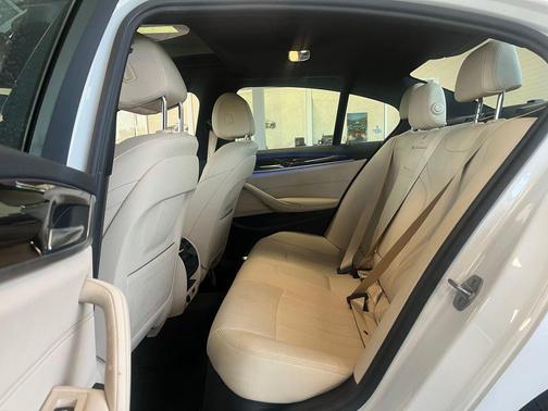 Mineral White Metallic 2021 BMW 530 xDrive