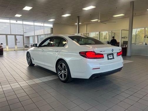 Mineral White Metallic 2021 BMW 530 xDrive