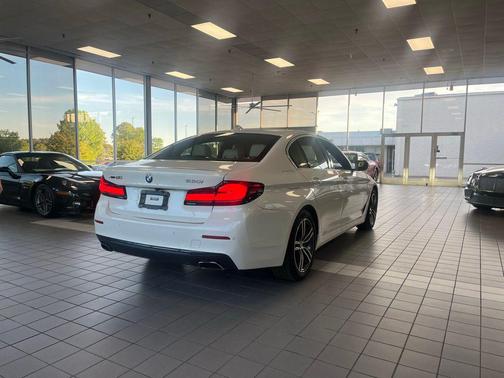 Mineral White Metallic 2021 BMW 530 xDrive