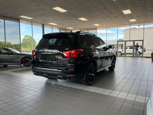 Magnetic Black 2018 Nissan Pathfinder SL