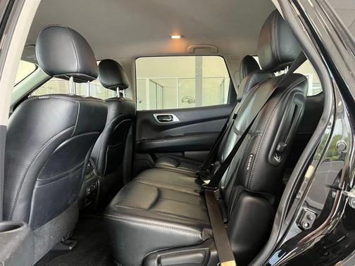 Magnetic Black 2018 Nissan Pathfinder SL