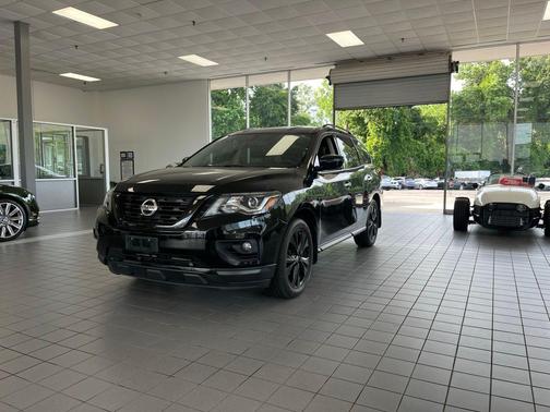 Magnetic Black 2018 Nissan Pathfinder SL
