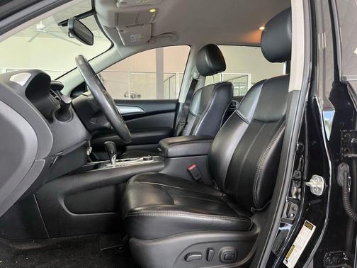Magnetic Black 2018 Nissan Pathfinder SL