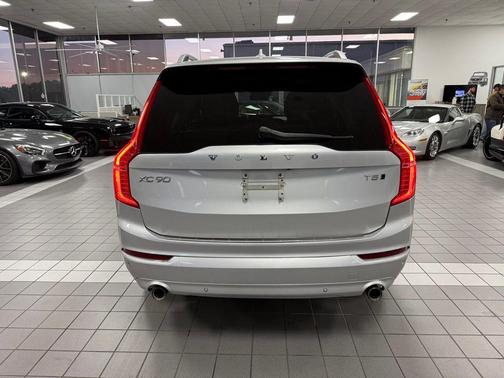 2018 Volvo XC90 T5 Momentum