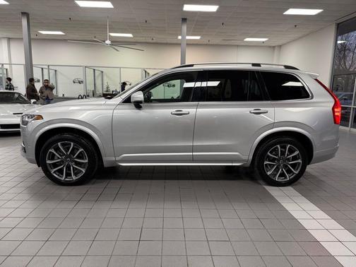 2018 Volvo XC90 T5 Momentum