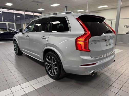 2018 Volvo XC90 T5 Momentum
