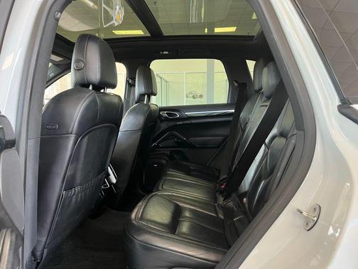 2017 Porsche Cayenne Platinum Edition