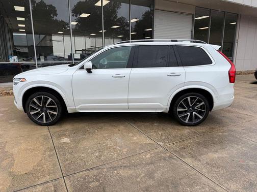 2018 Volvo XC90 T6 Momentum