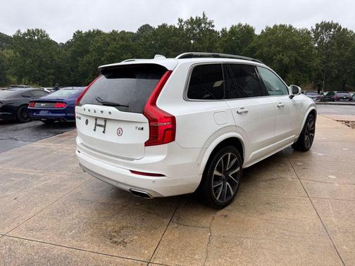 2018 Volvo XC90 T6 Momentum