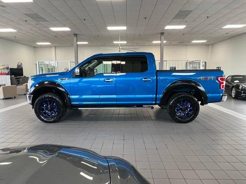 Velocity Blue Metallic 2019 Ford F-150 XLT