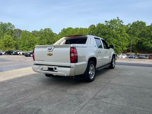White Diamond Tricoat 2013 Chevrolet Avalanche LTZ