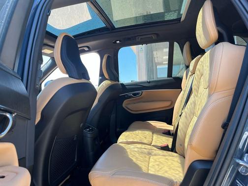 Denim Blue Metallic 2025 Volvo XC90 Plug-In Hybrid T8 Ultra 7-Seater