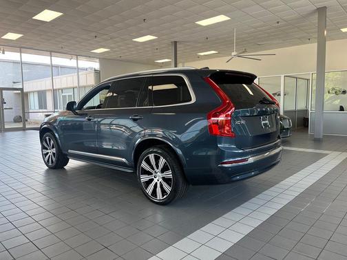 Denim Blue Metallic 2025 Volvo XC90 Plug-In Hybrid T8 Ultra 7-Seater
