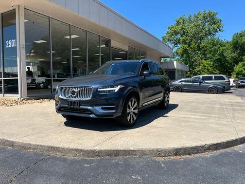 Denim Blue Metallic 2025 Volvo XC90 Plug-In Hybrid T8 Ultra 7-Seater