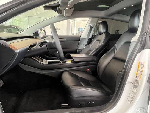 Pearl White Multi-Coat 2023 Tesla Model 3 Standard Range