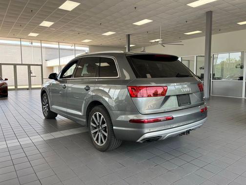 Graphite Gray Metallic 2017 Audi Q7 3.0T Premium