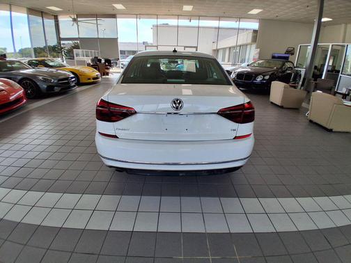 2017 Volkswagen Passat 1.8T R-Line w/Comfort