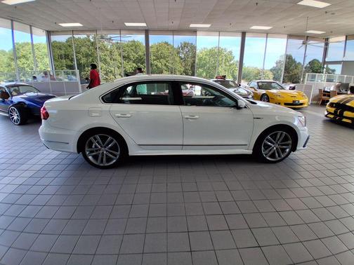 2017 Volkswagen Passat 1.8T R-Line w/Comfort