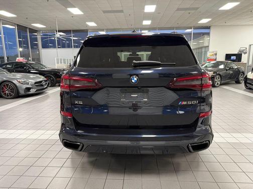 2022 BMW X5 M50i