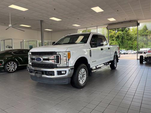 Oxford White 2017 Ford F-250 XLT