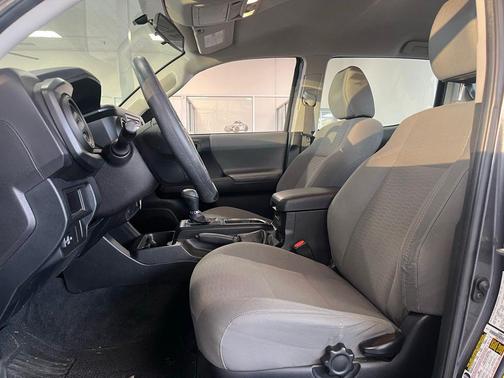 2016 Toyota Tacoma SR