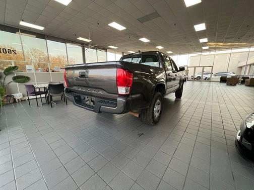 2016 Toyota Tacoma SR