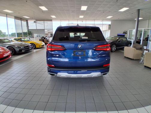 Phytonic Blue Metallic 2021 BMW X5 xDrive40i