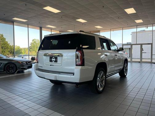 White Frost Tricoat 2020 GMC Yukon Denali