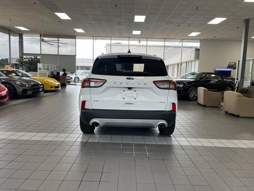 Oxford White 2020 Ford Escape SEL