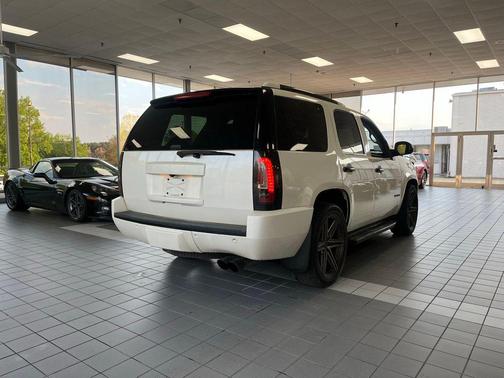 White Diamond Tricoat 2013 GMC Yukon Denali
