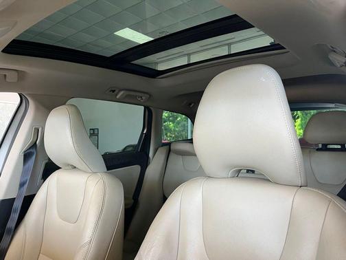 Sand Metallic 2017 Volvo XC60 T5 Inscription