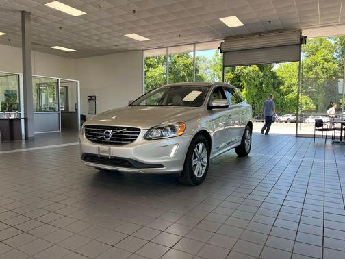 Sand Metallic 2017 Volvo XC60 T5 Inscription