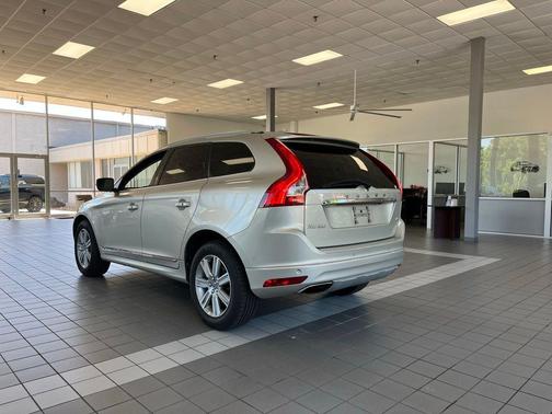 Sand Metallic 2017 Volvo XC60 T5 Inscription